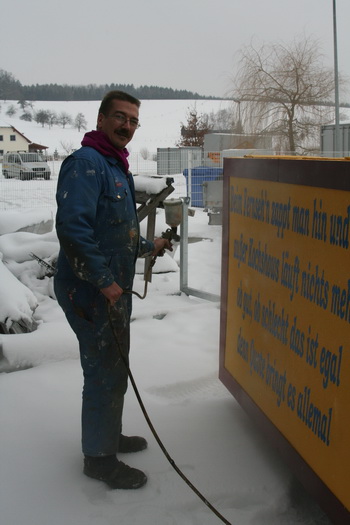 Jürgen beim Lackieren